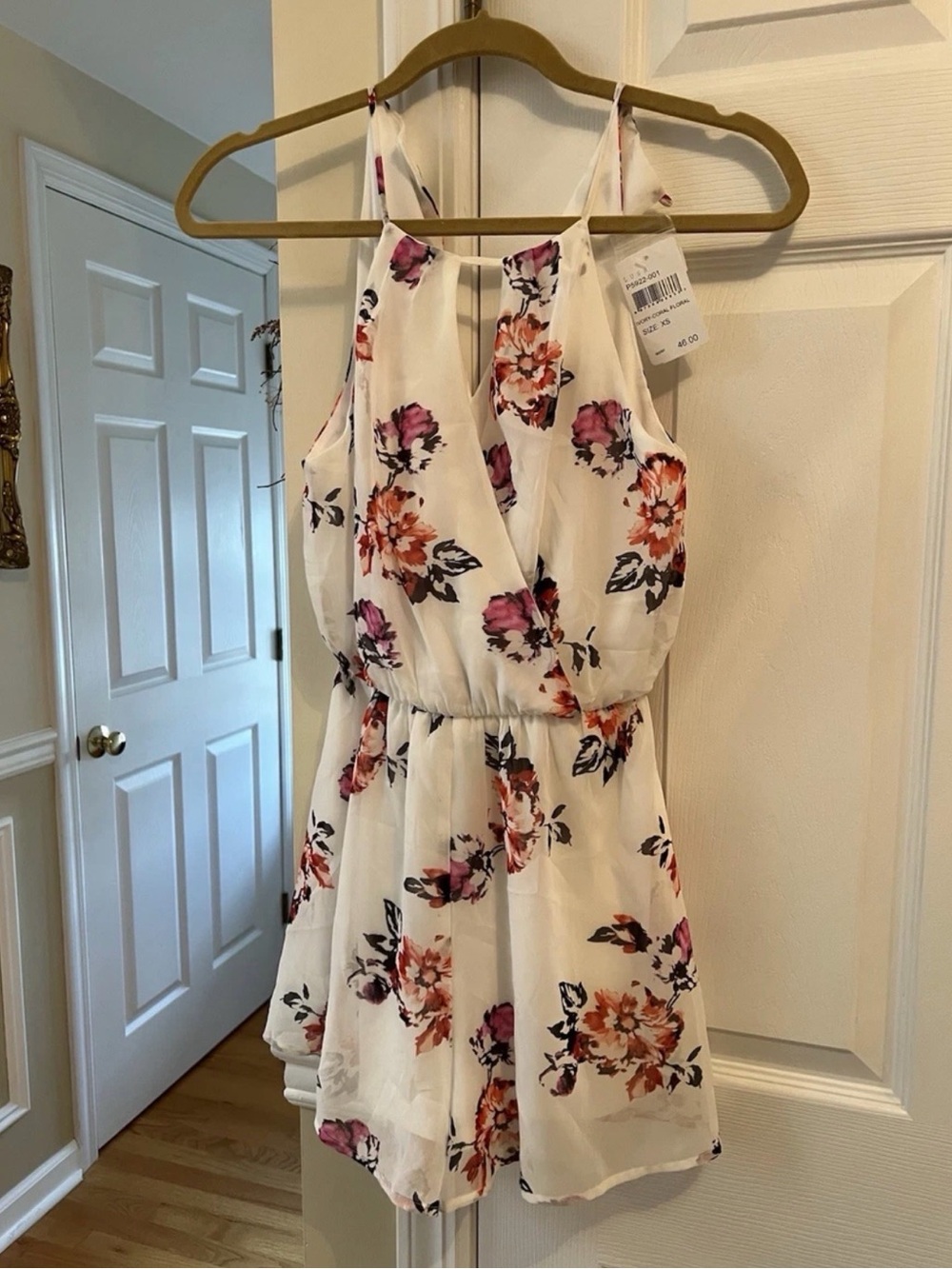 NEW With Tags Nordstrom Lush Multicolor White Floral Romper Size XS
